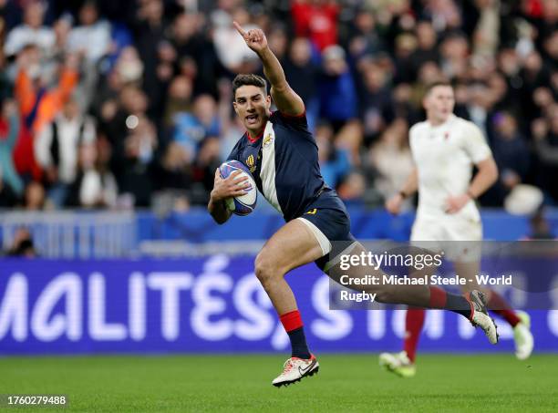 Santiago Carreras of Argentina runs with the ball to score his team's second try during the Rugby World Cup France 2023 Bronze Final match between...
