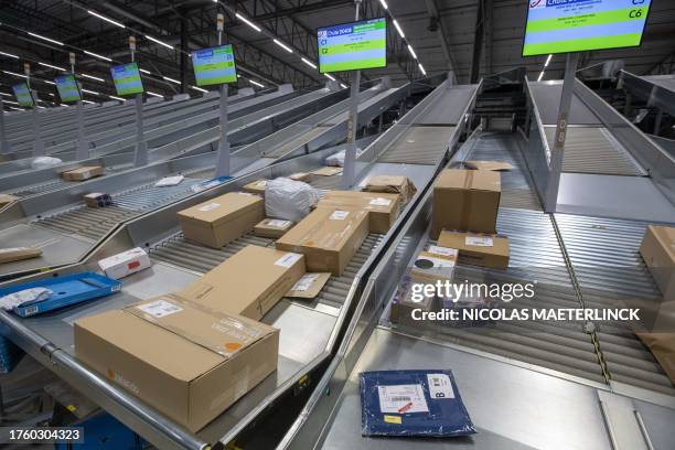 Mail Sorting Machine Photos and Premium High Res Pictures - Getty Images