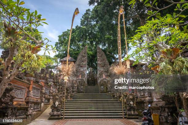 temple in ubud, bali, indonésia. - indonésia stockfoto's en -beelden