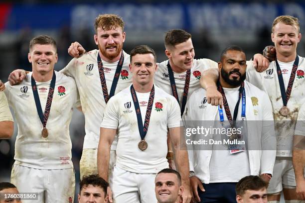 The players of England pose for a squad photo at full-time after receiving their bronze medals following victory in the Rugby World Cup France 2023...