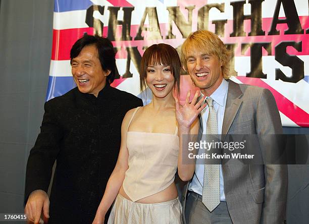 Actors Jackie Chan, Fann Wong and Owen Wilson pose for photos at the premiere of "Shanghai Knights" at the El Capitan Theatre on February 3, 2003 in...