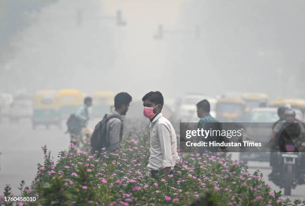 Heavy smog seen engulfed amid rise in pollution levels at Barakhamba on November 2, 2023 in New Delhi, India. The Air Quality Index remained in the...