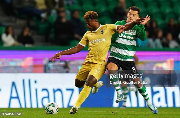 Ze Luis of SC Farense with Pedro Goncalves of Sporting CP in action during the Allianz Cup match between Sporting CP and SC Farense at Estadio Jose...