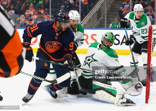 Evander Kane of the Edmonton Oilers gets a scoring chance in close on Scott Wedgewood of the Dallas Stars in the third period on November 2, 2023 at...