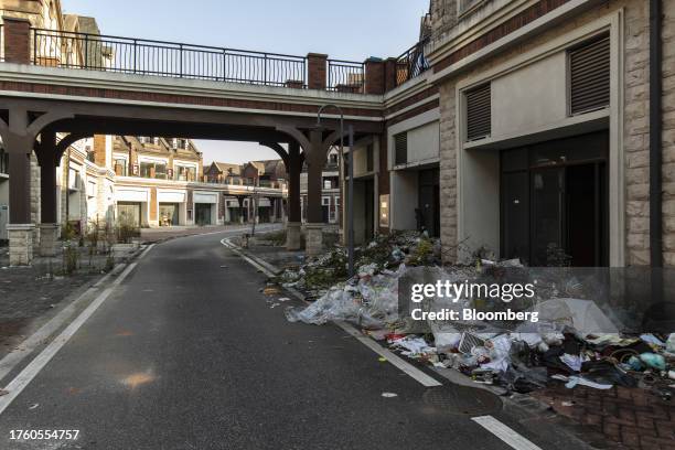 Deserted shopping center at Country Garden Holdings Co.'s Phoenix City development in Suzhou, Jiangsu province, China, on Thursday, Nov. 2, 2023. The...