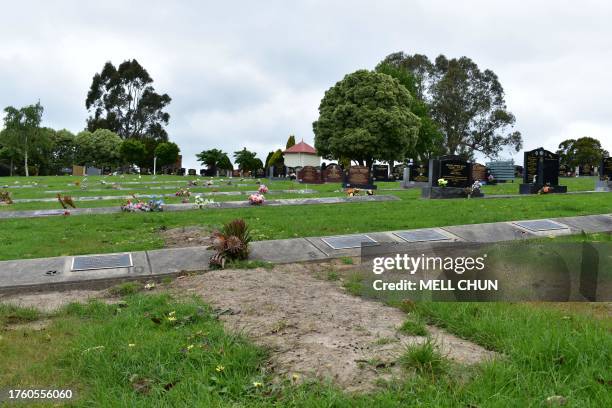 Australian Rural Cemetery 1,402 Australian Cemetery Stock Photos, High-Res Pictures, and Images ...