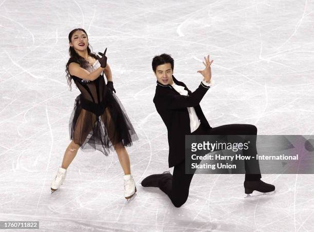 Shiyue Wang and Xinyu Liu of China perform in the Ice Dance Rhythm Dance during the ISU Grand Prix of Figure Skating - Skate Canada International at...