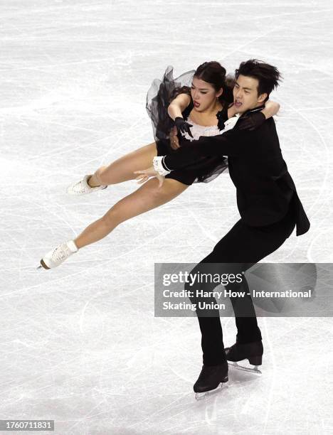 Shiyue Wang and Xinyu Liu of China perform in the Ice Dance Rhythm Dance during the ISU Grand Prix of Figure Skating - Skate Canada International at...