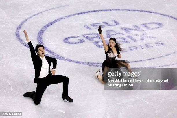 Shiyue Wang and Xinyu Liu of China perform in the Ice Dance Rhythm Dance during the ISU Grand Prix of Figure Skating - Skate Canada International at...