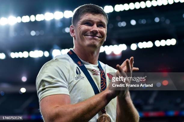 Owen Farrell of England applauds the fans after receiving his bronze medal at full-time following the Rugby World Cup France 2023 Bronze Final match...