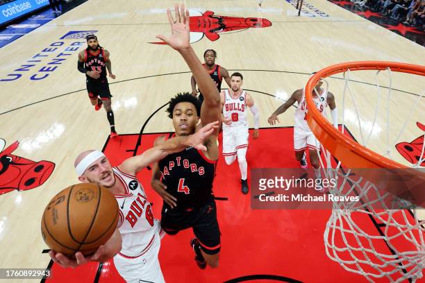 Alex Caruso of the Chicago Bulls goes up for a layup against Scottie Barnes of the Toronto Raptors during the second half at the United Center on...