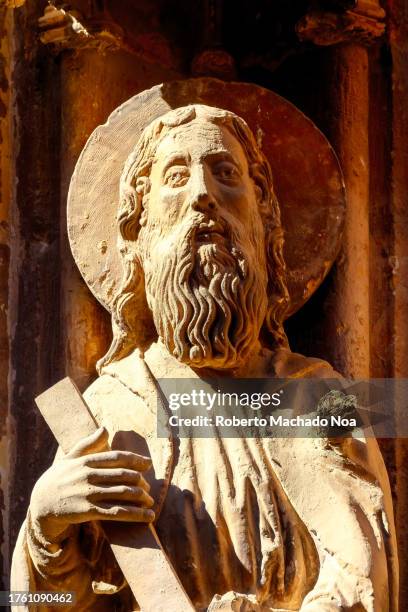 medieval stone statue - heiliger stock-fotos und bilder