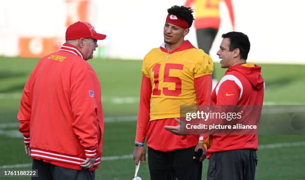 November 2023, Hesse, Frankfurt/Main: American Football: NFL, Before the season game Kansas City Chiefs - Miami Dolphins, Chiefs training. Head coach...