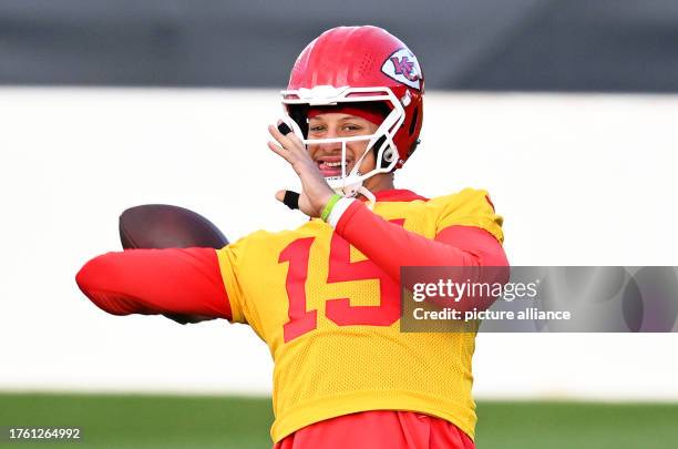 November 2023, Hesse, Frankfurt/Main: American Football: NFL, Before the season game Kansas City Chiefs - Miami Dolphins, Training of the Chiefs....