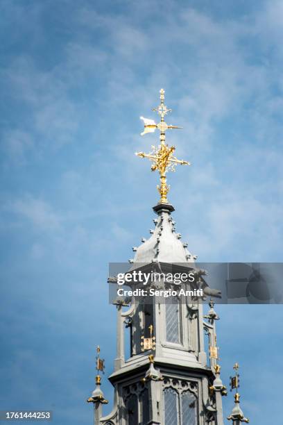 lincoln's inn great hall weather vane - weather vane stock pictures, royalty-free photos & images