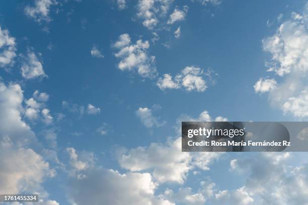 cumulus congestus clouds. - cumulus congestus clouds stock pictures, royalty-free photos & images
