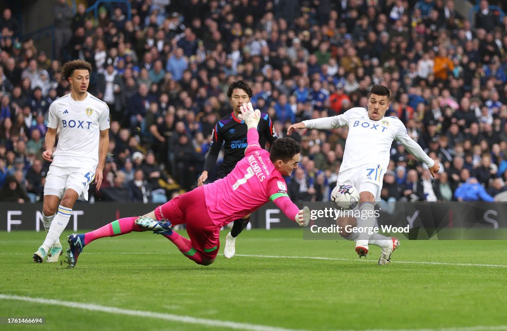 Leeds United v Huddersfield Town - Sky Bet Championship