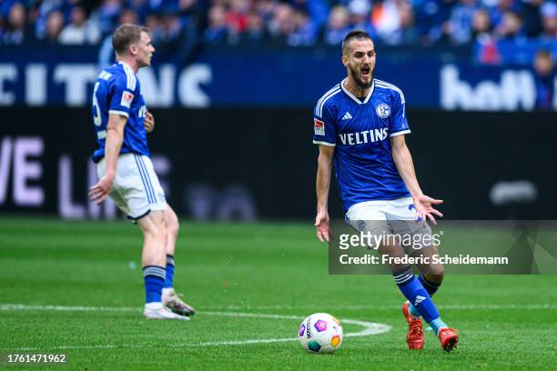 Dominick Drexler of Schalke reacts during the Second Bundesliga match between FC Schalke 04 and Hannover 96 at Veltins Arena on October 28, 2023 in...