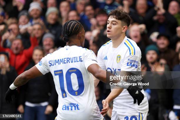 Daniel James of Leeds United celebrates with teammate Crysencio Summerville after scoring the team's first goal during the Sky Bet Championship match...