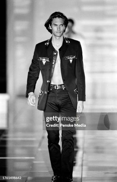 826 Supermodel Marcus Schenkenberg Stock Photos High Res Pictures And 826-supermodel-marcus-schenkenberg-stock-photos-high-res-pictures-and
