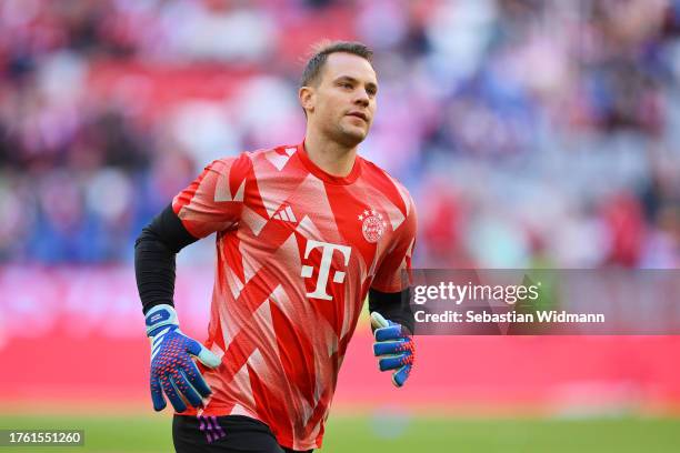 Manuel Neuer of Bayern Munich warms up prior to the Bundesliga match between FC Bayern München and SV Darmstadt 98 at Allianz Arena on October 28,...