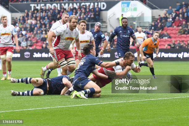 Will Evans of Harlequins scoring their first try of the match during the Gallagher Premiership Rugby match between Bristol Bears and Harlequins at...