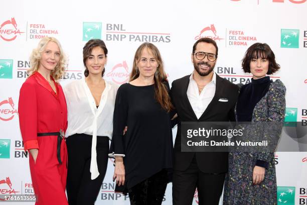 Annette Loeber, Lara Wolf, Shira Piven, Jeremy Piven and Maimie McCoy attend a photocall for the movie "The Performance" during the 18th Rome Film...