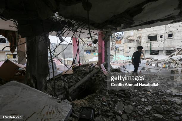 People search through buildings that were destroyed during Israeli air raids in the southern Gaza Strip on October 28, 2023 in Khan Yunis, Gaza....