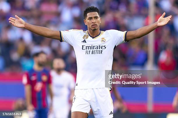 Jude Bellingham of Real Madrid celebrates after scoring his team's first goal during the LaLiga EA Sports match between FC Barcelona and Real Madrid...