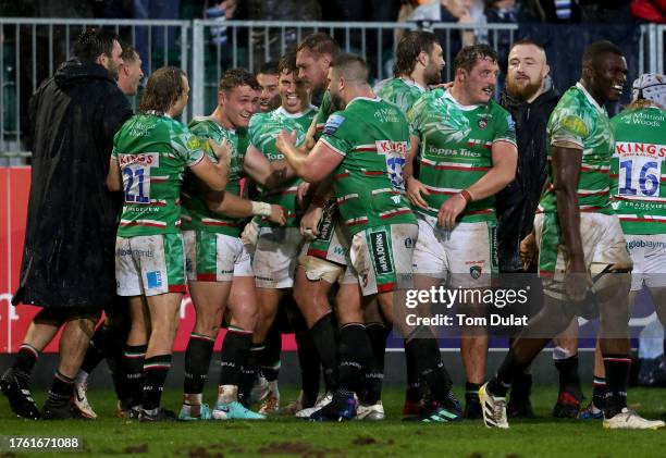 Jamie Shillcock of Leicester Tigers celebrates with the team kicking the winning penalty during the Gallagher Premiership Rugby match between Bath...