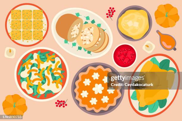 illustrations, cliparts, dessins animés et icônes de dinde, tarte à la citrouille, sauce aux canneberges, sauce, tofurky, citrouille, pain de maïs, purée de pommes de terre, dinde et casserole de haricots verts. concept de dîner de thanksgiving - repas entre amis