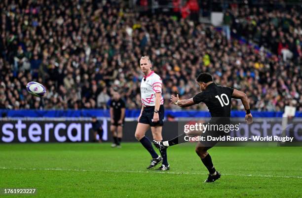 Richie Mo'unga of New Zealand kicks their team's first penalty during the Rugby World Cup Final match between New Zealand and South Africa at Stade...