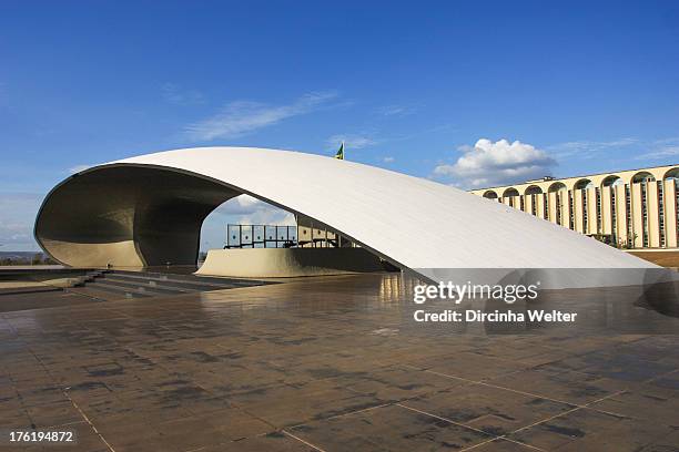 Quartel General faz parte da lista de monumentos da cidade de Brasília. O projeto arquitetônico do prédio é de Oscar Niemeyer e o projeto...