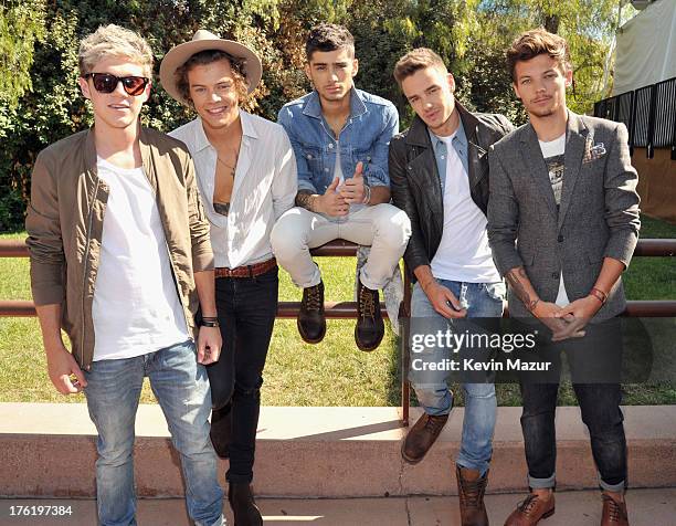 Musicians Niall Horan, Harry Styles, Zayn Malik, Liam Payne and Louis Tomlinson of One Direction attend the 2013 Teen Choice Awards at Gibson...