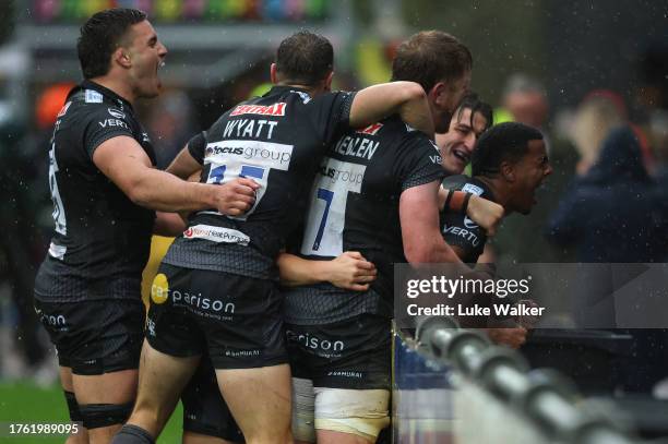 Immanuel Feyi-Waboso of Exeter Chiefs celebrates scoring his teams fourth try during the Gallagher Premiership Rugby match between Exeter Chiefs and...