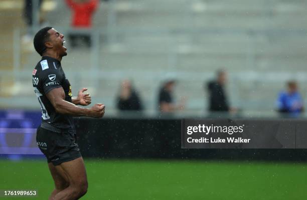 Immanuel Feyi-Waboso of Exeter Chiefs celebrates scoring his teams fourth try during the Gallagher Premiership Rugby match between Exeter Chiefs and...