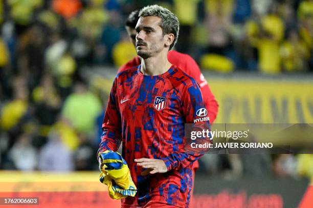 Atletico Madrid's French forward Antoine Griezmann leaves the pitch at the end of the Spanish league football match between UD Las Palmas and Club...