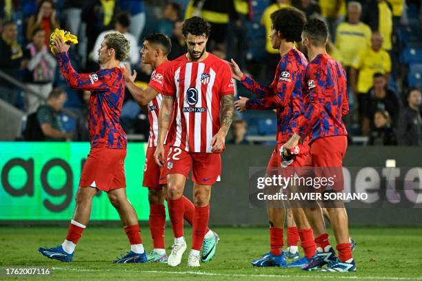 Atletico Madrid's Spanish defender Mario Hermoso and teammates react to their defeat at the end of the Spanish league football match between UD Las...