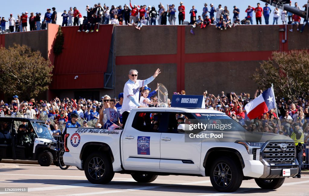 Texas Ranger Ride On Red Texas Rangers manager Bruce Bochy and his wife Kim Seib ridie with ...