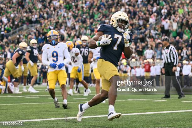 Audric Estime of the Notre Dame Fighting Irish rushes for a touchdown in the first half against the Pittsburgh Panthers at Notre Dame Stadium on...