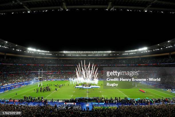 General view inside the stadium as Siya Kolisi of South Africa lifts the The Webb Ellis Cup following the Rugby World Cup Final match between New...