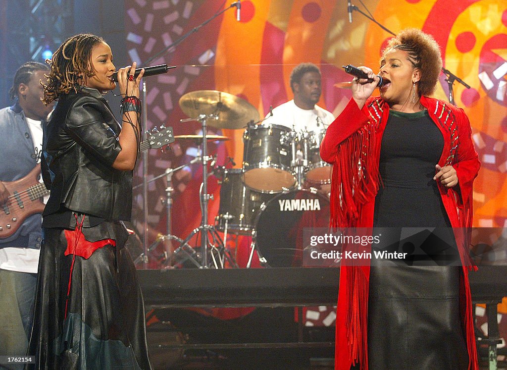 Floerty Singer Grammy-nominated group Floetry perform on