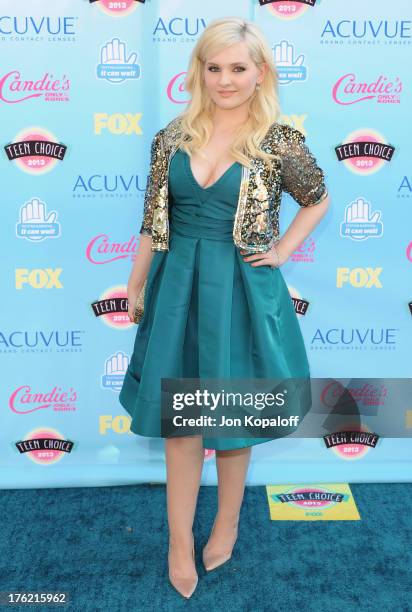 Actress Abigail Breslin arrives at the 2013 Teen Choice Awards at Gibson Amphitheatre on August 11, 2013 in Universal City, California.