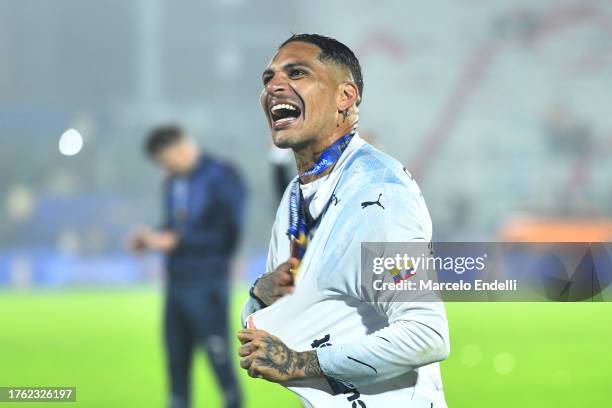 Paolo Guerrero of Liga de Quito celebrates as the team becomes Sudamericana champion after the Copa CONMEBOL Sudamericana 2023 final match between...