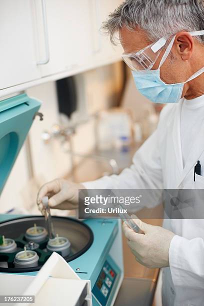 scientist at work in laboratory - centrifugal force stockfoto's en -beelden