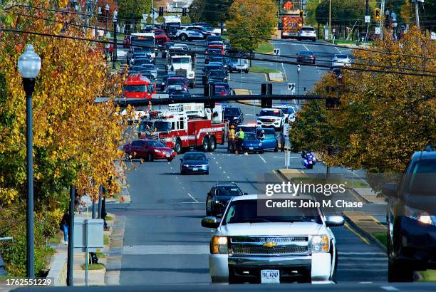 accident scene, pedestrian hit by car, fairfax, virginia (usa) - traffic light empty road stock pictures, royalty-free photos & images