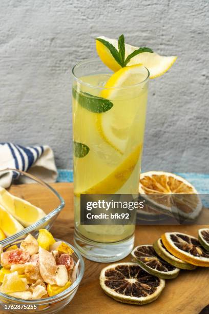 lemonade with lemon and mint. - mint julep stock pictures, royalty-free photos & images