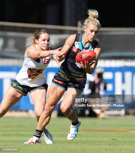 Erin Phillips of the Power and Chloe Dalton of the Giants during the 2023 AFLW Round 10 match between The Port Adelaide Power and The GWS GIANTS at...