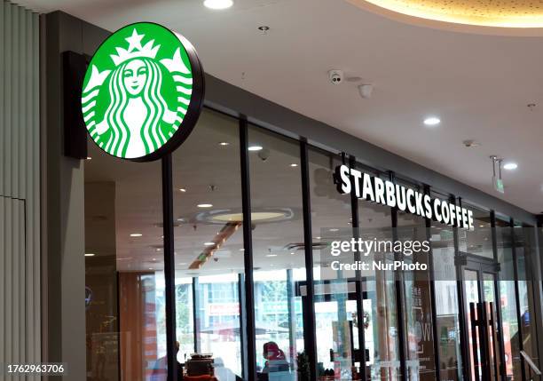 Starbucks coffee chain in Yichang, Hubei Province, China, Nov 3, 2023. On November 3, according to Starbucks' annual financial report for the fiscal...
