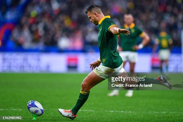 Handre Pollard of South Africa kicks a penalty during the Rugby World Cup France 2023 Gold Final match between New Zealand and South Africa at Stade...